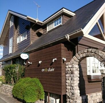 【東加古川】≪20時頃には退勤可能≫≪営業時間内レッスンも可能≫≪入客チャンス大≫人気のハイトーンカラーや、メンズのフェードカットなど流行りの技術が学べるプライベートサロン！少人数で働きやすさ抜群！「en clair（アンクレール）」からアシスタント（美容師）の求人★☆