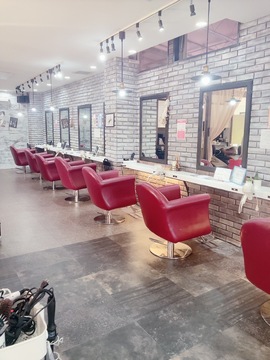 【飯塚駅】≪月7,8日休み≫≪土日休みOK≫≪GW休暇あり≫≪19時までに退勤可能≫≪ママさんの応募歓迎≫≪社会保険完備≫福利厚生も充実！研修制度もあり、スタッフが働きやすい環境を用意！「Kalon hair（カロンヘアー）」からアシスタント（美容師）の求人☆★