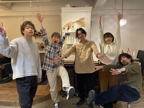 【桃山台】≪月8,9日休み≫≪社会保険完備≫≪最短2年でデビュー可≫≪平均退社時間20時≫着付けも学べる環境あり！他店舗との交流も多くいろんなな先輩から技術を習得できますよ！「Quattro（キャトル）」からアシスタント（美容師）の求人☆★