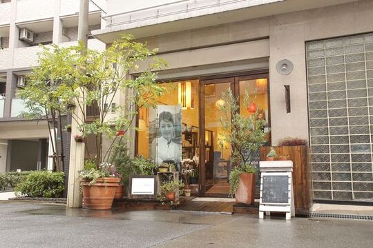 【なんば】≪住宅手当あり≫少人数制のナチュラル系ヘアサロン！お客様との距離が近く、生涯顧客を作っていき長く働いていけるサロンです！ROOT（ルート）からスタイリスト（美容師）の求人☆★