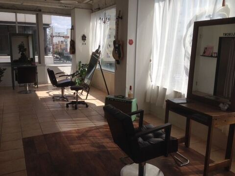 【姫路】やる気次第で2年でスタイリストデビューを目指せる環境★お客様としっかり関われる、少人数 プライベートサロン“alchemy workz（アルケミー ワークス）”からアシスタント（美容師）の求人☆★☆