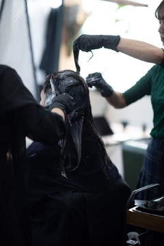 【新貝】≪ブランク有りOK・ママ美容師受け入れOK≫レベルの高い技術でお客様の「可愛い」を創ります。充実した福利厚生で長くお仕事できる環境が揃っているヘアサロン「HOWL（ハウル）」からスタイリスト（美容師）の求人☆★