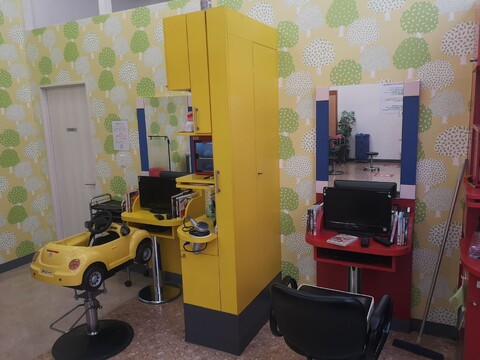 【浅野】◆土日休みあり・月8日休み・20時までに退勤可能・有給休暇あり・休憩所完備◆手荒れや腰痛の心配なし！体力面にも配慮された安心の勤務体制で長く活躍可能！カット専門店「3Qカット 鶴見潮田店（サンキューカットツルミウシオダテン）」からスタイリスト（美容師・理容師）の求人☆★