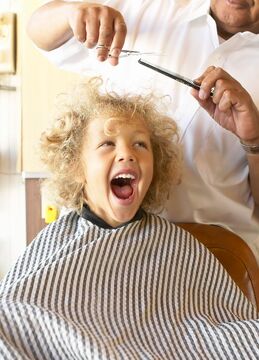 【牧落】≪月7日休み≫≪ほぼ時間どおり退勤可能≫≪社会保険完備≫安心して勤務していける条件が整う理容室、「IN THE BARBER 箕面牧落店（インザバーバーミノオマキオチテン）」から理容師（理容室）の求人☆★