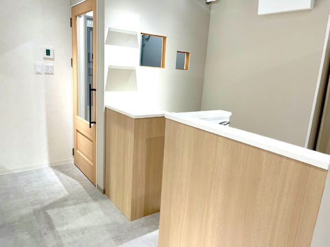 【京都駅】≪月8日休み≫≪社会保険完備≫≪土日休みもOK≫≪時短社員での勤務も可能≫白髪ぼかし特化サロン！『ライフワークバランスの充実』が叶う美容室！休憩1時間あり！マンツーマンでの入客！プライベートを重視して美容師をやりたい方にピッタリ！「Cyecoril 京都駅前店（チェコリルキョウトエキマエテン）」からスタイリスト（美容師）の求人☆★