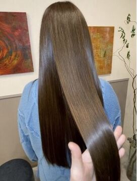 【草津駅】≪月給35〜50万円の実績あり≫≪社会保険完備≫≪土日祝の休みも相談可能≫髪質改善、縮毛矯正が得意なサロン！美容師として長く活躍できる環境！集客力バッチリ◎「髪質改善専門店.Lily 草津店（カミシツカイゼンセンモンテンリリークサツテン）」からスタイリスト（美容師）の求人☆★