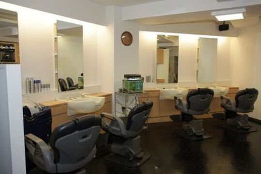 【門戸厄神】社会保険完備★週休2日制！！仕事とプライベートでON・OFFしっかりメリハリがつけられるので働きやすいです！地域の方から長く愛されているユニセックスサロン¨ヘアークリエイティブサロン YASUMURA（ヤスムラ）¨からアシスタント（美容師/理容師）の求人☆★