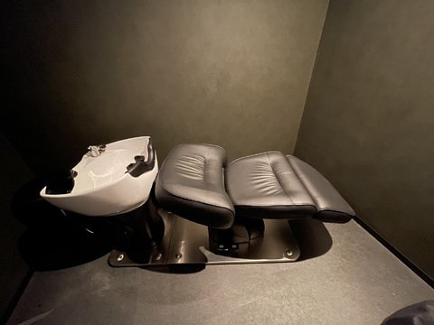 【京橋】週1日～OKの自由出勤！！ライフワークバランスを自分で決めることのできるサロン！！≪インボイスはサロン負担≫≪指名50～70％／フリー40～50％≫≪1日7000～15000円最低保障給あり≫土日休みOK＆時短勤務のママさんもOK！！「BLINK 京橋（ブリンク キョウバシ）」からスタイリスト（美容師）の求人☆★