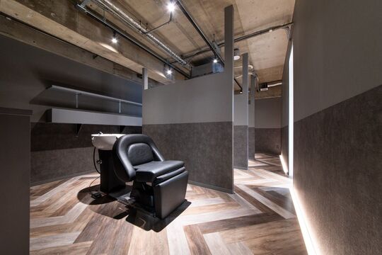 【六名】◆月最大40万円保証あり・土日休み可能◆某集客サイトゴールドプライズ！TVやSNSでも話題のオリジナルトリートメントが人気！平均12000〜15000円の単価で無理な入客をしなくても稼げるサロンです！「Rr SALON .OKAZAKI（アールサロンオカザキ）」からスタイリスト（美容師）の求人★☆