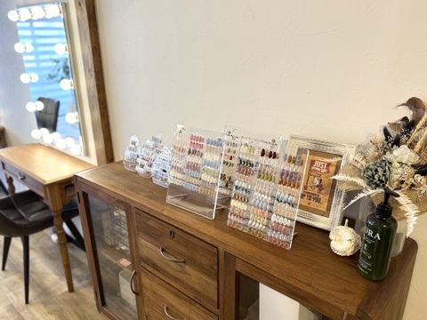 【赤坂駅】≪月9日休み≫≪日祝休みOK≫≪社会保険完備≫≪経験者歓迎≫仕事とプライベートを両立したい方へ！回転型ではなく、お客様一人一人に丁寧な施術を心掛けています！流行のデザインも導入！「ikoi（イコイ）」からネイリスト（ネイル）の求人☆☆