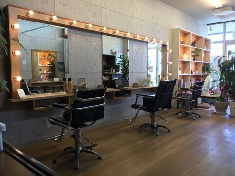 【JR長者原駅】≪未経験・通信生・新卒生OK≫レッスンは営業中に行うので時間を有効に使いスタイリストを目指せます！！サロンワーク中心でお客様と関われる事ができる地域密着型ヘアサロン「美容室CO・CO・LO（ビヨウシツココロ）」からアシスタント（美容師）の求人☆★☆