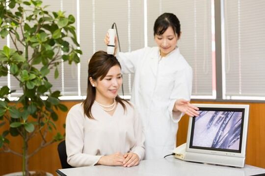 【博多】 完全週休2日制  リフレッシュ休暇あり  社会保険完備 業界未経験大歓迎！頭髪に悩むお客様にアドバイス&発毛施術を行う毛髪クリニック！！研修体制がしっかりしているので業界未経験の方も一緒に頑張りましょう！リーブ21 博多オペレーションセンター（リーブニジュウイチ ハカタオペレーションセンター）から発毛施術スタッフ・カウンセラーの求人☆☆