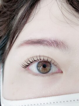 【新宿三丁目】≪土日休みOK≫≪マツエクが人気のサロン≫≪店長候補歓迎≫居心地の良さ、働きやすさ、どちらも妥協しない！スタッフ同士楽しく働きたい！が叶うサロン。髪色ネイル服装も自由だからオシャレを楽しみながら働けます！「eyelash salon AREY（アイラッシュサロンアリー）」からアイリスト（まつげエクステ・まつげパーマ・アイブロウ）の求人☆☆