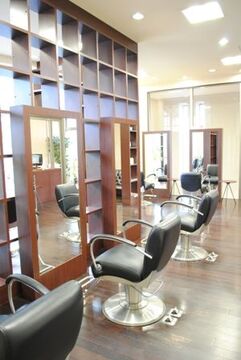 【国体通り】≪社会保険完備≫体制が整えば新店OPEN予定！！海外でお仕事していたオーナーさんを中心に高いクオリティを提供する「Owl hair（オウルヘアー）」からアシスタント（美容師）の求人☆☆