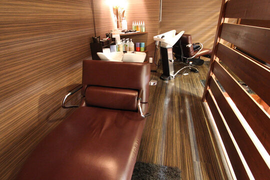 【甲子園】≪社会保険完備≫≪完全週休2日≫≪実働8時間≫≪平均3年でデビュー≫福利厚生が充実している中で確実にキャリアアップしていける環境！大阪・兵庫圏内で店舗展開しているサロン「BIGOUDI salon 甲子園（ビグディーサロンコウシエン）」からアシスタント（美容師）の求人★☆