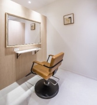 【札幌駅】≪完全週休2日制≫≪実働7.5～8時間≫≪社会保険完備≫≪20時迄に退勤OK≫最短1年半デビューが可能な教育体制！充実した福利厚生で安心して長く働ける環境！髪質改善に特化した人気ヘアサロン！「ヘアメディカルサロン札幌（ヘアメディカルサロンサッポロ）」からスタイリスト（美容師）の求人★☆