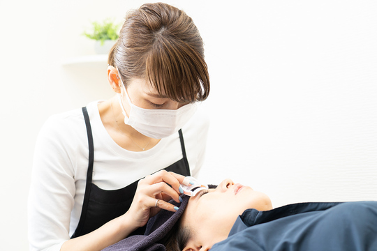 【町田駅】★従業員満足と顧客満足を同等の価値で捉える★≪月給30万円以上可能≫≪完全週休2日制≫≪日曜・希望休・連休OK≫≪社保完備≫≪有給100％取得≫≪産休育休実績多数≫女性が長期で活躍できる環境に自信あり「B’Lash 町田本店（ビーラッシュマチダホンテン）」からアイリスト（まつ毛エクステ・アイデザイナー）の求人☆☆