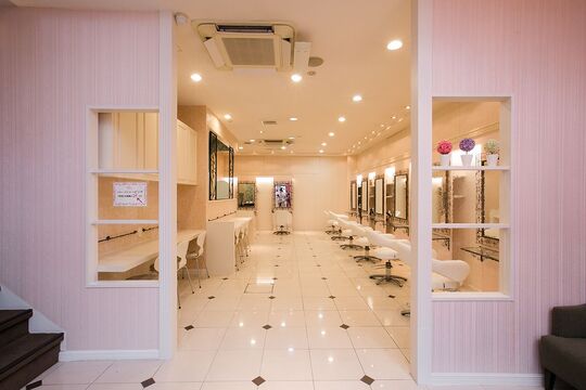 【天神橋筋六丁目】≪月1回土日休みあり≫≪朝レッスンメイン≫≪19時までに退勤≫≪社会保険あり≫≪月給20万円≫夜も遅くならず働きやすい！ママさんを中心に幅広い世代に愛されるサロン「vivo 天六店（ビーボテンロクテン）」からアシスタント（美容師）の求人☆★☆