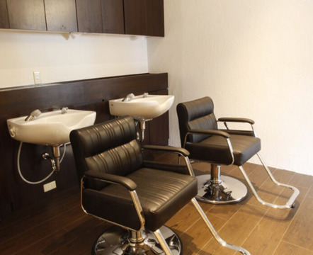 【代官山】≪土日休みOK≫≪平均客単価15000円以上≫≪高水準SNS手当あり≫≪社会保険完備≫独自の髪質改善カラー施術で芸能人も訪れる大人気サロン「Heartim（ハーティム）」からスタイリスト（美容師）の求人☆★☆