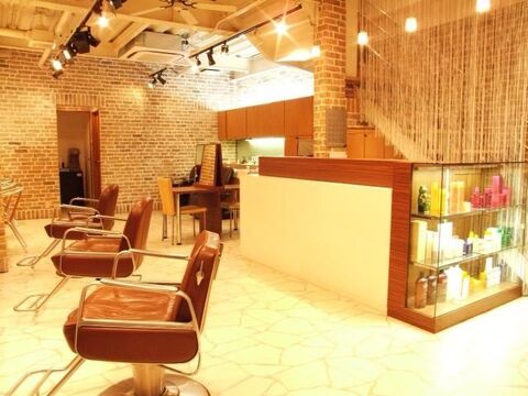 【泉ヶ丘】≪社会保険完備≫≪有給休暇あり≫≪賞与あり≫人との繋がりをとても大切にするサロンです！レッスン環境も充実しているので積極的に学んで行きたい方にはオススメです！ドライカット専門店！「FUD本店（エフユーデーホンテン）」からアシスタント（美容師）の求人☆★