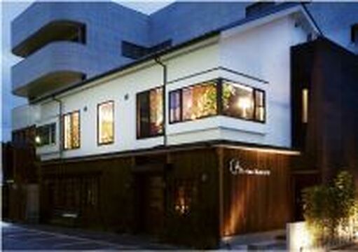 【伊丹駅】社会保険完備！店舗展開する注目のサロン！中途採用の方も多数活躍中！少人数制＆アットホームな空気感が魅力の風情ある一軒家風の“和モダン”空間が魅力の“en rise hanare店（エンライズハナレテン）”からアシスタント（美容師）の求人★☆