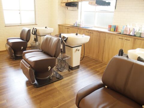 【牧落】≪月8,9日休み≫≪社会保険完備≫≪最短2年でデビュー可≫≪平均退社時間20時≫充実の環境で長く働けます！他店舗との交流も多いのでいろんなスタイリストから技術を習得可能◎「ZIP palmy（ジイップパルミー）」からアシスタント（美容師）の求人☆★