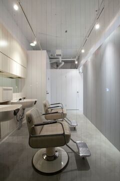 【十三】美容を通じて関わる人を楽しく、ハッピーに☆地域密着で小規模・洗練されたスタイリッシュなオシャレサロン♪美容師として長く働ける環境作りをしています！C’EST LAVIE（セラヴィ）からアシスタント（美容師）の求人★☆