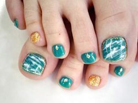 【四条】隠れ家プライベートサロン【Luna】スタッフさん同士の仲も良いアットホームで温かい雰囲気のサロンでお仕事をしましょう♪♪ 20時過ぎには帰れるサロンなので、お仕事とプライベートどちらも充実させましょう!!　ネイリスト(ネイルサロン)の求人