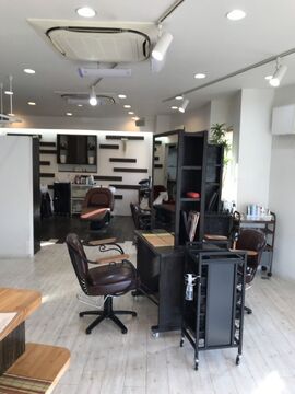 【都島】＜完全週休2日制＞＜平均退社時間18時すぎ＞レッスンはアナタのペースに合わせて行うので、プライベートの時間も調整しやすい環境です！地元のマダム層から支持される癒し系サロン！「あとりえ 月の庭 hanare（アトリエツキノニワハナレ）」からアシスタント(美容師)の求人☆☆