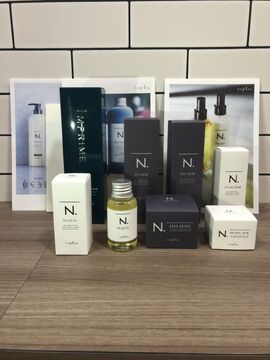 【河内山本】≪月給26.4万円〜≫≪（平日）時給1400円～（土日）時給1700円～≫≪月8日休み≫≪土日休みOK≫≪社会保険完備≫老若男女問わず幅広い客層から支持されるサロン！入客チャンスが多数あり経験をたくさん積めますよ！堅苦しいルールなどあまりないのであなたの個性を活かして働きませんか？「tane（タネ）」からスタイリスト（美容師）の求人☆★