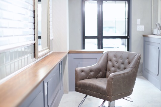 【目黒駅】≪単価12000円以上≫≪土日どちらかお休みOK≫≪週1～OK≫大人女性に向けたプライベートサロン！ブランクがある方や、お子様がいる方も大歓迎なサロン「ekolu（エコル）」からスタイリスト（美容師）の求人☆★☆