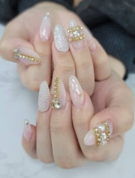 【新宿駅】≪持ち込みネイルのお客様多数≫≪交通費全額支給≫≪スカルプが得意≫頑張った分は歩合でしっかり還元！凄腕ネイリストが在籍されてるネイルサロン「Nail salon RAYAS（ネイルサロンレイアス）」からネイリスト（ネイル）の求人☆☆