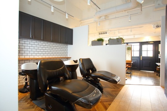 【植田】◆完全週休2日制・土日休みOK・遅くとも19時退勤・社会保険完備◆完全マンツーマンのスタイリストオンリーサロン！髪質改善メニューをウリに高単価でゆったりお客様と関われます。1日3名の入客しかせず、それでもしっかり稼げる「Aface（アフェイス）」からスタイリスト（美容師）の求人☆★