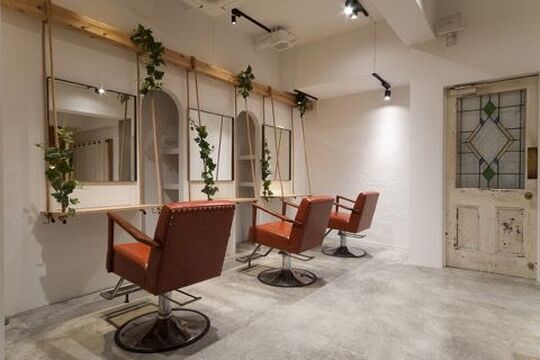 【小林】≪スタイリスト給与26万円スタート！≫≪社会保険完備≫≪完全週休2日制≫≪日祝定休日≫≪女性比率100％サロン≫日曜祝日が定休日＋手厚い保障で安心して長く働けるサロンママさん美容師も活躍中！「dot.hair gem（ドットヘアージェム）」からスタイリスト（美容師）の求人☆☆