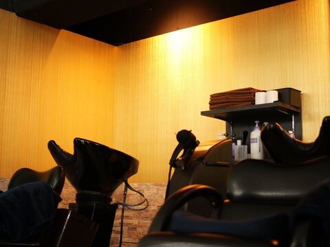 【阪急茨木市】≪完全自由シフト制≫≪最低保証給あり≫≪マンツーマン入客≫月50万円以上の報酬も目指せます！働きやすい環境、自分のライフスタイルに合わせられるのでプライベートも充実。そんな理想の働き方ができるサロン“IDEAL（イデアル）”からスタイリスト（美容師）の求人☆★