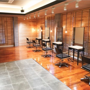 【大街道駅】≪完全週休二日制・社会保険完備・営業中のレッスンOK・早番遅番あり・産休育休制度あり・アイラッシュメニューあり≫トレンドを取り入れたメニューがあり入客チャンス多数！幅広い年代のお客様がご来店されるトータルビューティーサロン「BRICK HAIR&SPA 松山（ブリックヘアアンドスパマツヤマ）」からアシスタント（美容師）の求人☆★