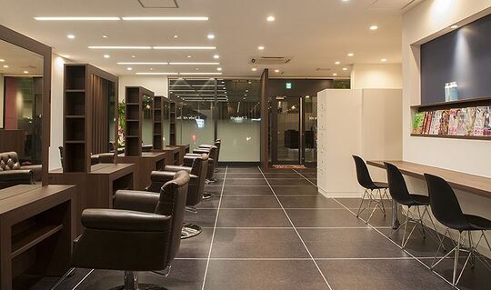 【香椎宮前】≪月休8日・月給23万円スタート・社会保険完備≫充実した福利厚生を準備しているのでずっと働いてもらえます！独立の夢も応援しているお店「L’Aube roi（ローブロワ）」からスタイリスト（美容師）の求人☆★