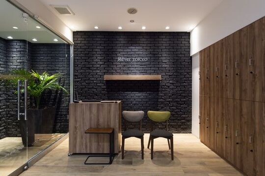 【東大島】◆完全週休2日制・有給休暇あり・産休育休制度あり・社会保険完備◆キャリア問わずスタッフ仲が良く、離職率が低い！子育てとの両立も可能な「Rever Tokyo 東大島店（リベアトウキョウヒガシオオジマテン）」からスタイリスト（美容師）求人☆★