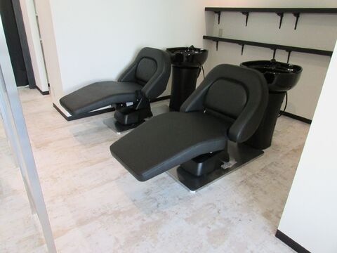 【樽井】≪月給25万円～≫≪完全週休2日制≫≪社会保険完備≫≪土日休みOK≫スタイリッシュな店内で一緒に楽しく働きましょう！退社後の時間も有効活用できる環境です。「ROYAL KING（ロイヤルキング）」からスタイリスト（美容師）の求人★☆