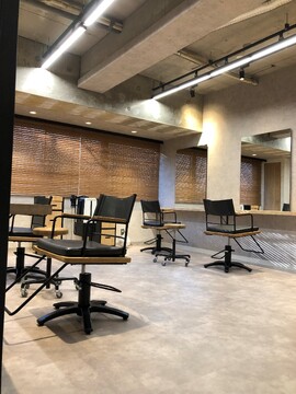 【横浜駅】≪自由出勤制≫≪中番OK≫≪マンツーマン接客≫健康な頭皮と綺麗な髪を育てるエイジングケアサロン！稼ぎたい方、自分のペースで仕事したい方どちらも歓迎です！「MAISON （メゾン）」からスタイリスト（美容師）の求人☆★☆