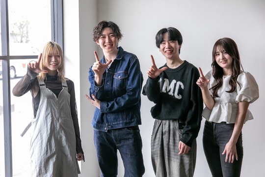 【笠原町】≪社会保険完備≫≪20時までに退勤可能≫≪パート・アルバイトの方も歩合給あり≫≪ヘアショーや全国大会への出場も可能≫明るく楽しい職場環境で自分の腕を磨きたい方にオススメなサロンです！「Hair design petit-pas（ヘアーデザインプティパ）」からスタイリスト（美容師）の求人★☆