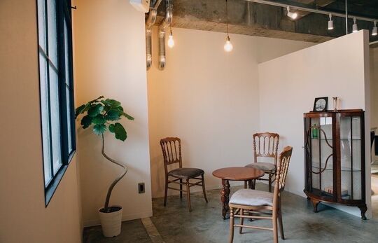 【山科駅】≪山科東野店3店舗同時募集≫≪レッスンは営業時間内のみ≫≪完全週休2日制≫≪社会保険完備≫≪平均退社時間18時30分頃≫≪最短2年以内でデビュー可能≫≪全台yumeシャンプー台≫完全予約制のため昼食の時間も取れる！半年ごとに5000円の昇給が必ずあり！安心して長く働いていけるサロン！「Ark crisp（アーククリスプ）」からアシスタント（美容師）の求人★☆