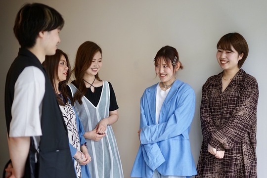 【京都市役所前】≪2025年7月に三条河原町に移転オープニング！≫≪オープニングスタッフ募集≫≪整った教育体制≫≪完全週休2日制＆社会保険完備≫≪朝レッスンで帰りが遅くなることなし！≫≪土日はノーレッスンデー≫OJT制度やソムリエ検定サポートなど美容師として成長できる環境が整っています！京都のファッションエリア三条にある「PIECE PRIVE（ピエスプリベ）」からアシスタント（美容師）の求人☆★