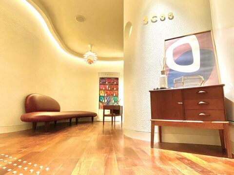 【梅田】≪社会保険完備＆月8日以上休み≫教育システムがしっかり整っているので、安心してスタイリストデビューが目指せます！働く女性を中心に注目されるサロン「SCoo by el zafiro 茶屋町店（スクーバイエルサフィロチャヤマチテン）」からアシスタント（美容師）の求人☆★