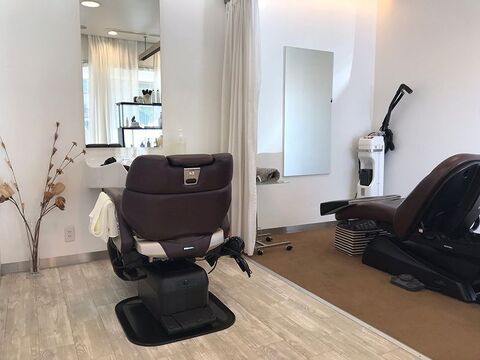 【児島】≪社会保険完備≫≪月7日休み≫≪社員寮あり≫≪定期健康診断≫≪子供手当あり≫好待遇で長くいてもらえる環境があります！年4回の社内技術試験で着実に昇給、昇格！個室完備のリラクゼーションサロン「MIOSTYLE(s)児島支所前店（ミオスタイルコジマシショマエテン）」からスタイリスト・アシスタント（理容師）の求人☆★