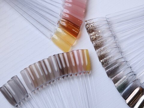 【鶴橋】≪希望休全日OK≫≪月2～3回土日休みOK≫≪土日祝は営業19時まで≫≪髪色ネイル自由≫≪有給休暇取得率100％≫≪16時迄の勤務OK≫仕事もプライベートもどちらも両立する事が可能な環境「LOWE nailsalon（ローネイルサロン）」からネイリスト（ネイル）の求人★