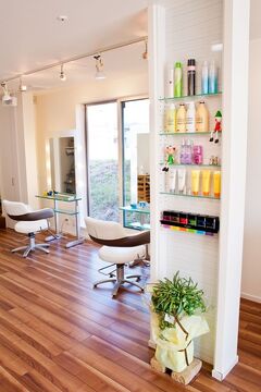 【小野原】未経験からのスタート歓迎♪オシャレで閑静な住宅街の中にある隠れ家的アットホームサロン「Leaf Hair」からアシスタント（美容師）の求人！本当に家族のような関係の中で成長できますよ☆★☆