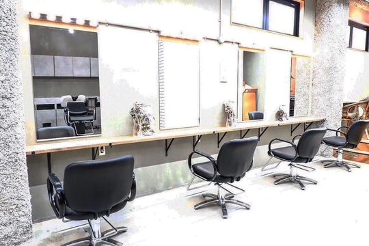 【中電前】■フリー売上40％還元／指名売上45〜55％還元■フルタイムで30万円以上の月収はもちろん！週1日〜の勤務・土日のお休み・時短勤務など相談可能で、プライベートも重視できちゃう♪委託サロンの経験がない方でも働きやすいAngelica 広島店（アンジェリカヒロシマテン）からスタイリスト（美容師）の求人★☆