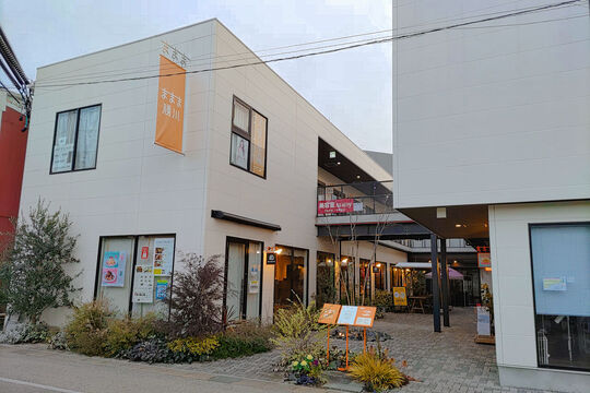 【勝川】◆ベビーシッター費用補助あり・日曜定休・最大月12日休み・残業ほぼ無し・社会保険完備◆指名なし・予約なしでプライベートの予定も立てやすい！パートさんの急なお休みにも対応できる環境が人気！幅広い年齢層のスタッフさんが活躍するサロンです「Ai-ney ままま勝川店（アイニーマママカチガワテン）」からスタイリスト（美容師）の求人★☆