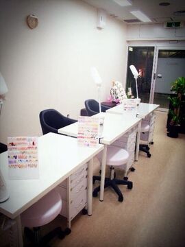 【梅田】★未経験からOK★都会の中にあるアットホームサロン♪お客様との関わりを大切にして働きたい方にオススメ☆フラットアートが人気のサロン”Nail salon MaHaLo（ネイルサロン　マハロ）”からネイリスト（ネイル）の求人☆★